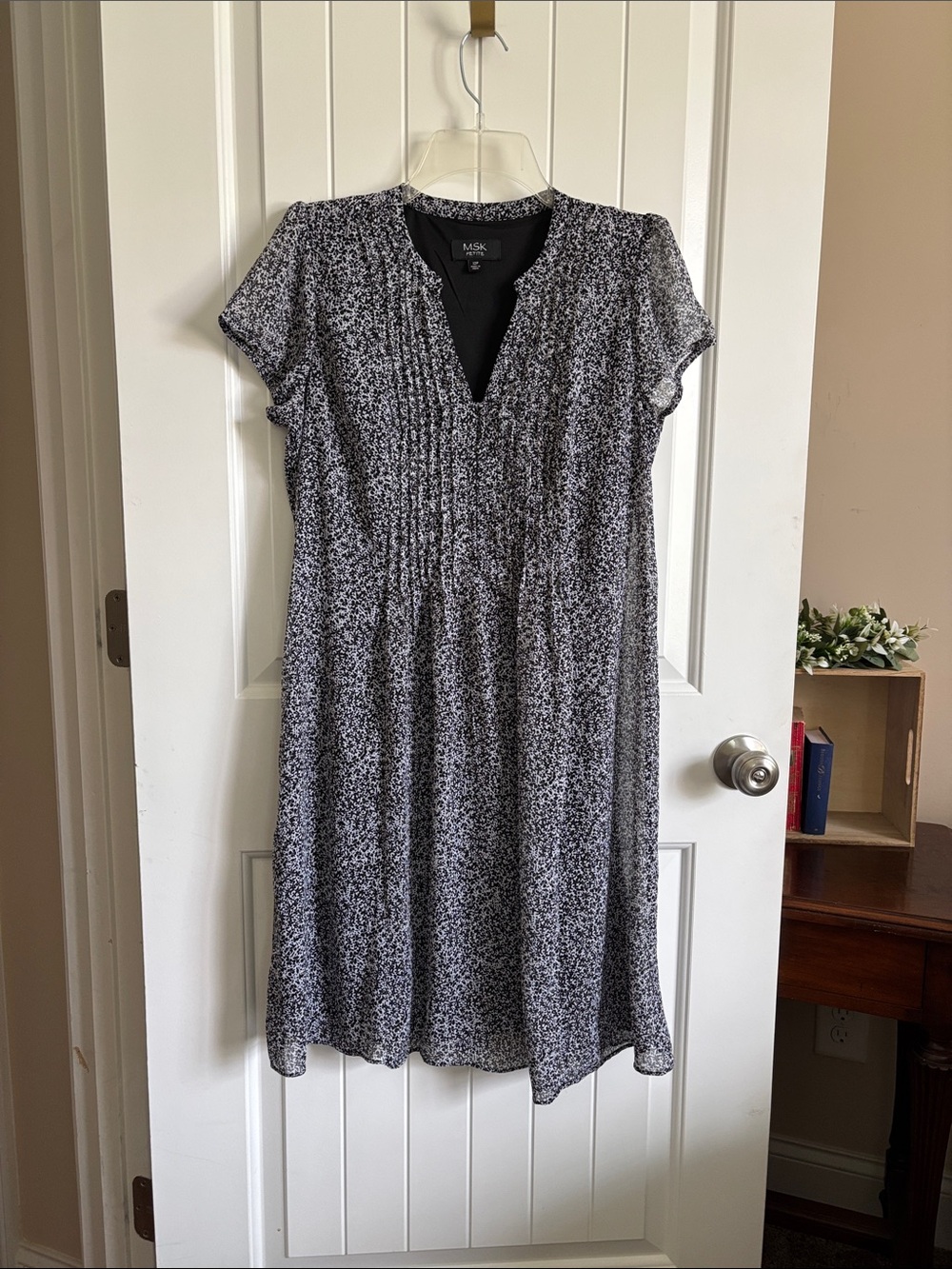 MSK Black and White Floral Midi Dress with V-Neck